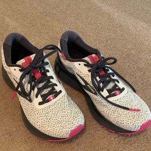 Brooks Trace 1 - womens size 8.5
